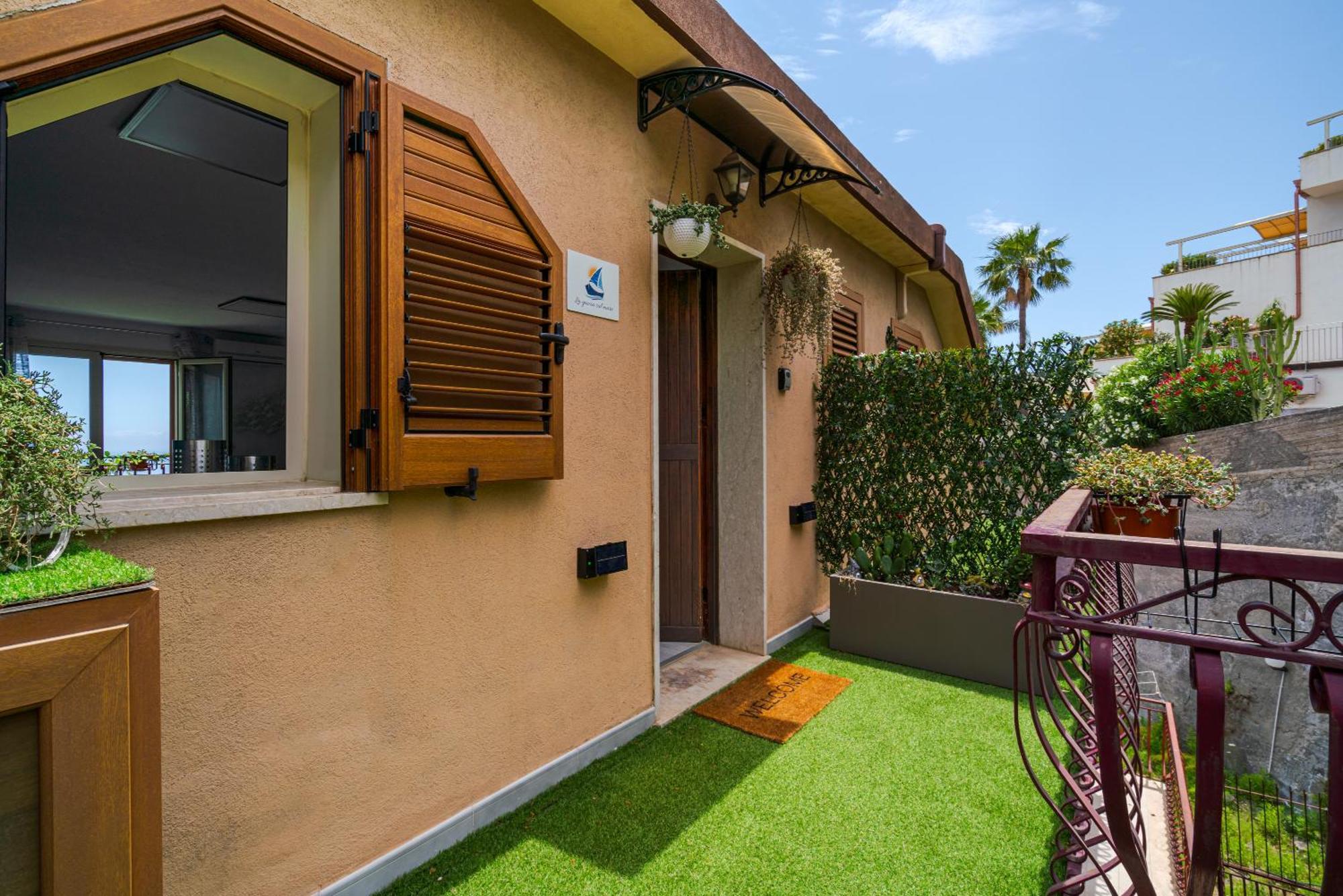 Apartamento La Goccia Sul Mare Letojanni Exterior foto