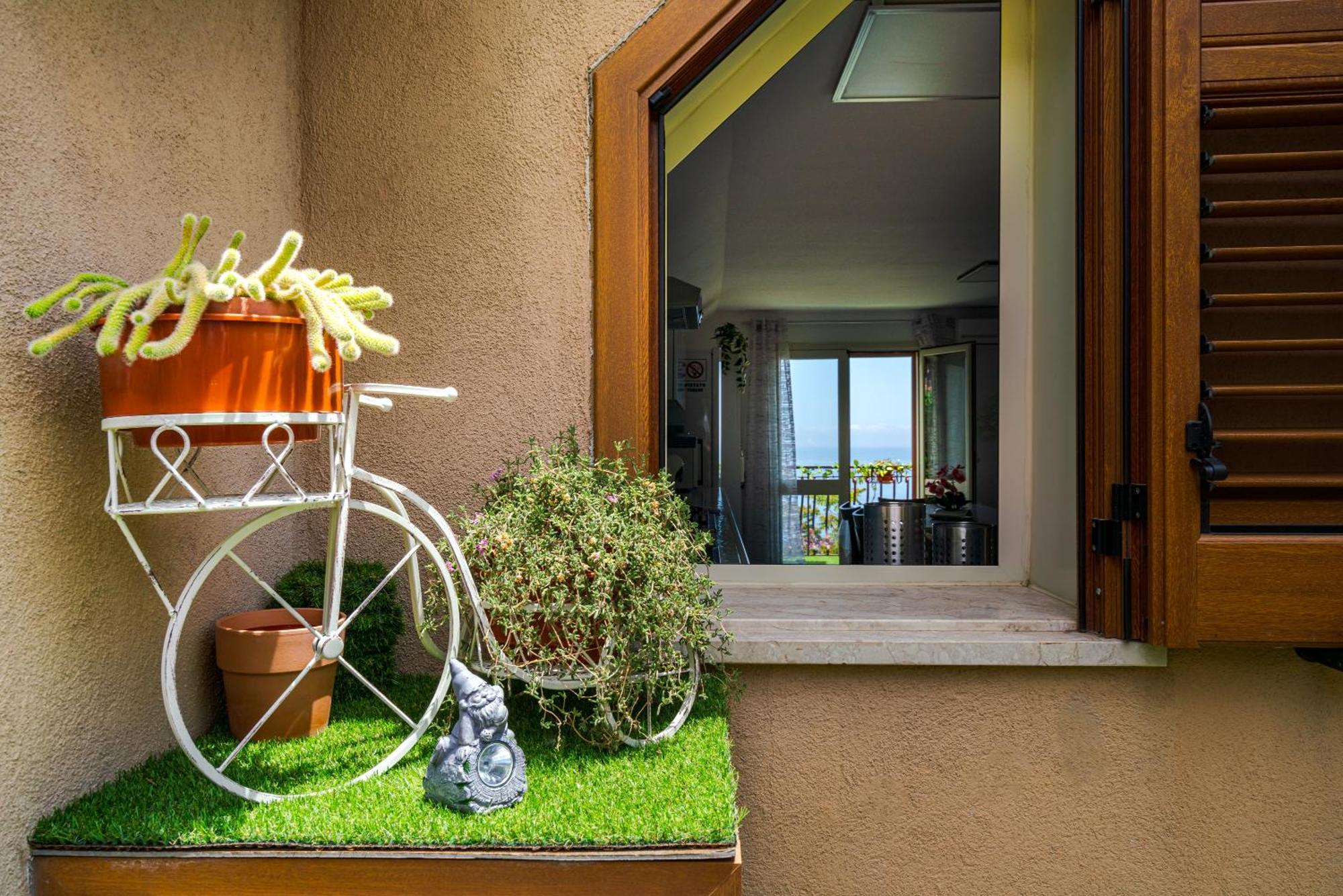 Apartamento La Goccia Sul Mare Letojanni Exterior foto