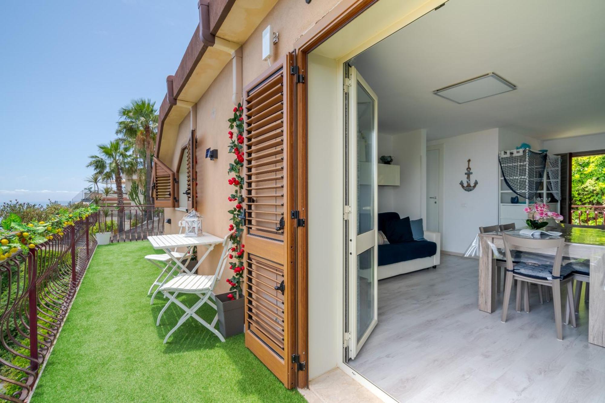 Apartamento La Goccia Sul Mare Letojanni Exterior foto